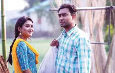লেইস ফিতাওয়ালার না-বলা প্রেমের গল্প