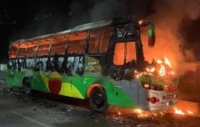 ১০ মিনিটের ব্যবধানে রাজধানীতে ২ যাত্রীবাহী বাসে আগুন