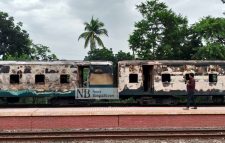টাঙ্গাইলে ট্রেনে অগ্নিসংযোগ, তদন্তে তিন সদস্যের কমিটি