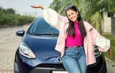 গাড়ি কিনলেন অভিনেত্রী সাদিয়া আয়মান