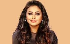 আহত সাংবাদিকের জন্য গাড়ি পাঠিয়ে প্রশংসিত রানী
