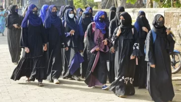 কর্ণাটকে ‘হিজাব নিষিদ্ধ’ আইন বাতিলের ঘোষণা কংগ্রেস সরকারের