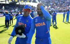কোহলিদের ট্রফি জিততে ধোনির সমর্থন চান আরসিবি ভক্ত