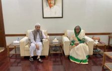মাননীয় প্রধানমন্ত্রীর সাথে মাওলানা হুছামুদ্দীন চৌধুরী ফুলতলী’র ফলপ্রসূ মতবিনিময়