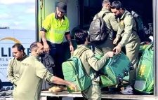 মালামাল ট্রাকে তুললেন পাকিস্তানি ক্রিকেটাররা, ভিডিও ভাইরাল
