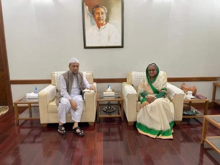 মাননীয় প্রধানমন্ত্রীর সাথে মাওলানা হুছামুদ্দীন চৌধুরী ফুলতলী’র ফলপ্রসূ মতবিনিময়