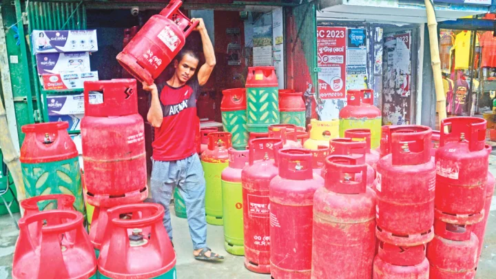 আবারও বাড়ল এলপিজির দাম