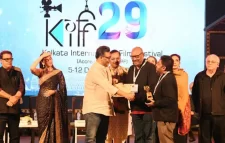 কলকাতা চলচ্চিত্র উৎসবে পুরস্কার পেলেন যারা