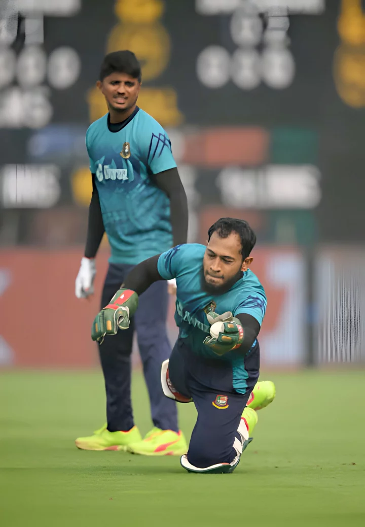 আইসিসির ‘উড়ন্ত’ কিপারদের তালিকায় আছেন মুশফিকও