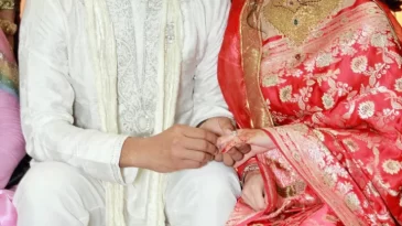 ১১ তম বিবাহবার্ষিকীতে সাকিবের স্ত্রীর আবেগঘন স্ট্যাটাস