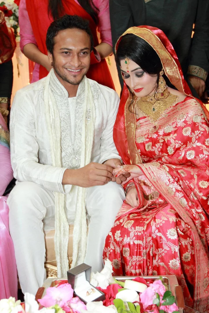 ১১ তম বিবাহবার্ষিকীতে সাকিবের স্ত্রীর আবেগঘন স্ট্যাটাস