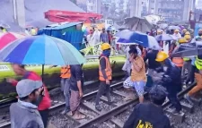 ঢাকার সঙ্গে সারা দেশের ট্রেন চলাচল বন্ধ