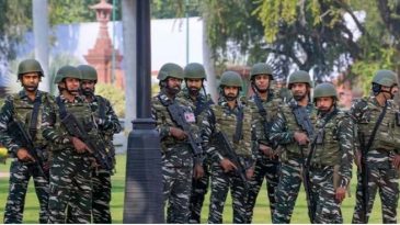সংসদে হানা নিয়ে জরুরি বৈঠকে প্রধানমন্ত্রী মোদি, সাসপেন্ড ৮ নিরাপত্তা আধিকারিক