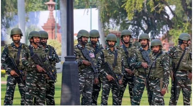 সংসদে হানা নিয়ে জরুরি বৈঠকে প্রধানমন্ত্রী মোদি, সাসপেন্ড ৮ নিরাপত্তা আধিকারিক