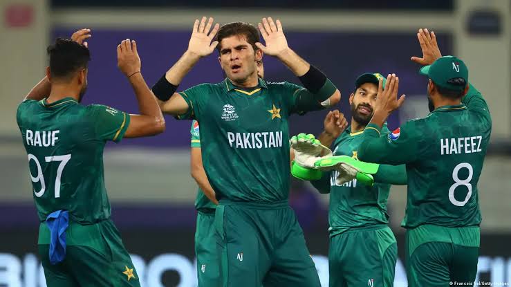 দুই তারকা ক্রিকেটারকে বাদ দিয়ে টি-টোয়েন্টি সিরিজের দল ঘোষণা পাকিস্তানের
