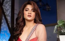 এবার নির্মাতার প্রেমে মজেছেন শ্রাবন্তী