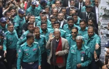 কারাগার থেকে আদালতে মির্জা ফখরুল, জামিন শুনানি বুধবার
