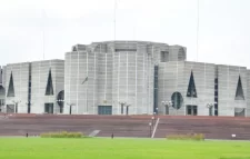 বিরোধী দলে যেতে চাইছে না কেউই