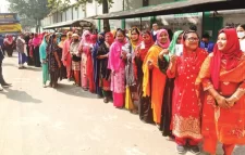 উদ্যোগেও কম ভোটার, গ্রামে ভোট পড়ে বেশি