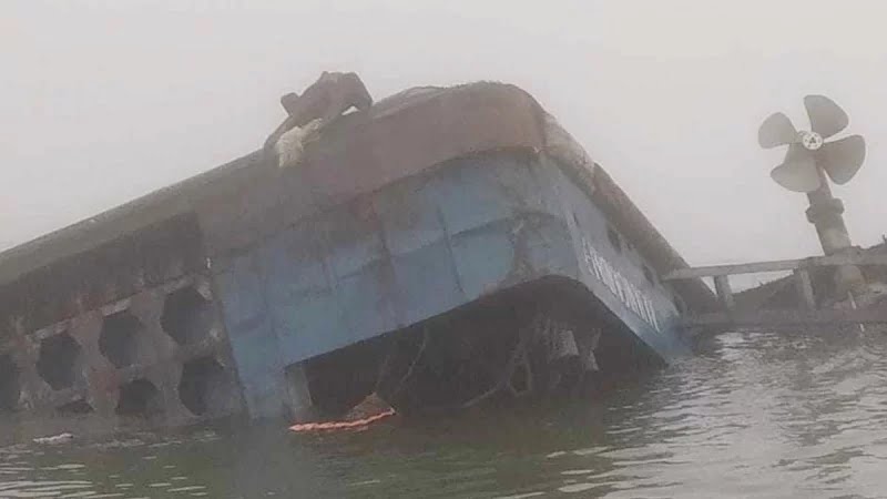 পাটুরিয়ায় রজনীগন্ধা ফেরি ডুবি, ৬ জনকে জীবিত উদ্ধার