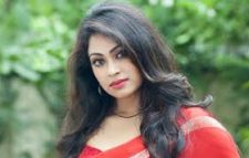 উধাও পপি, বিপাকে নির্মাতা