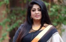 গ্রিনকার্ডের অপেক্ষায় নায়িকা মৌসুমী!