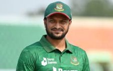 ভোটের আগের দিন সাকিবকে নিয়ে আবেগঘন পোস্ট বিজয়ের