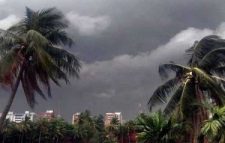 দুপুরের মধ্যে ৬০ কি.মি. বেগে ঝড়ো হাওয়াসহ বৃষ্টি হতে পারে যেসব অঞ্চলে
