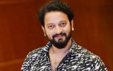 নির্বাচন করা নিয়ে যা বললেন নায়ক সাইমন সাদিক