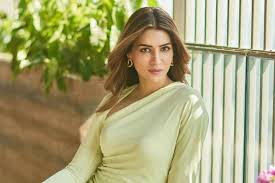 সামনে এআই সঙ্গীও পাওয়া যাবে : কৃতি