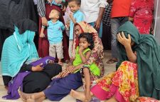 সন্তানের মরদেহ কোলে নিয়ে হাসপাতালের সিঁড়িতে মায়ের বিলাপ