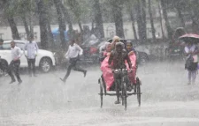 সারা দেশে আজ বৃষ্টির আভাস, কাল থেকে কমতে পারে তাপমাত্রা