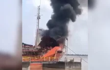 চট্টগ্রাম বন্দরে জেটিতে নোঙর করা অয়েল ট্যাংকারে আগুন
