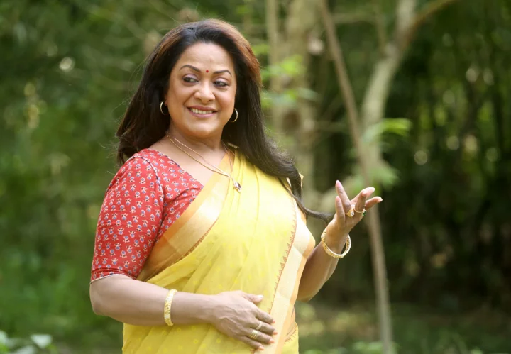 শিল্পীদের এই দূরত্ব ঘুচবে কী করে