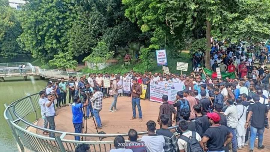 ইতালির ভিসাসহ পাসপোর্ট ফেরতের দাবিতে গণ-অবস্থান