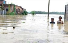 বন্যায় মৃত্যু বেড়ে ৬৭: ত্রাণ মন্ত্রণালয়