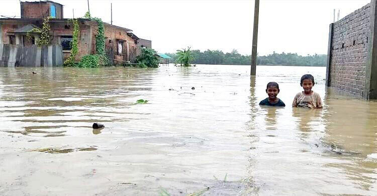 বন্যায় মৃত্যু বেড়ে ৬৭: ত্রাণ মন্ত্রণালয়