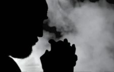 ধূমপান করে নামাজ পড়া মাকরূহে