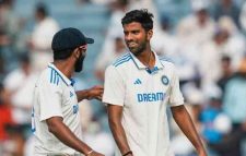 নিউজিল্যান্ডকে কাঁপালেন