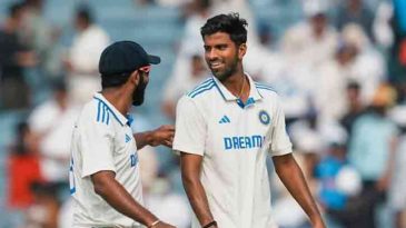 নিউজিল্যান্ডকে কাঁপালেন