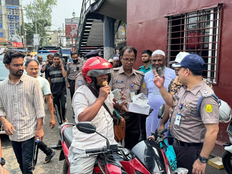 সিলেটে ট্রাফিক পুলিশ সপ্তাহ উপলক্ষে কর্মসূচি উদ্বোধন