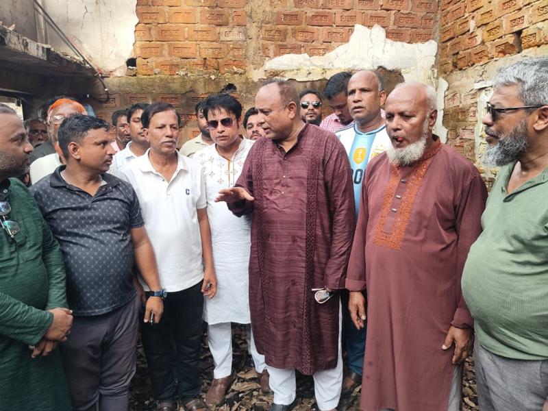 তপ্ত রোদও থামাতে পারছে না এমপি এমরান চৌধুরীকে