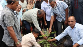 বৃক্ষরোপণ ও চারা বিতরণ অনুষ্ঠানে সিসিক প্রশাসক