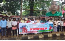 জাতীয় প্রেস ক্লাবের সামনে নৌ-শ্রমিকদের মানববন্ধন