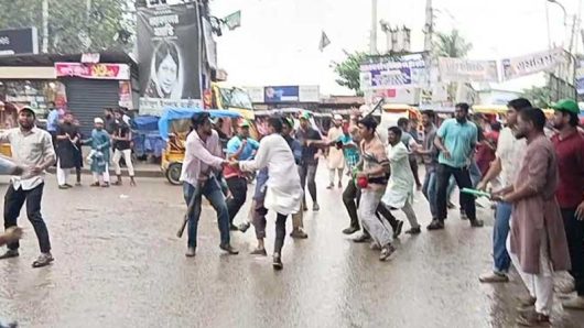 জুলাইয়ের অনুষ্ঠান ঘিরে নারায়ণগঞ্জে ছাত্রদল-শিবির সংঘর্ষ, আহত ৮