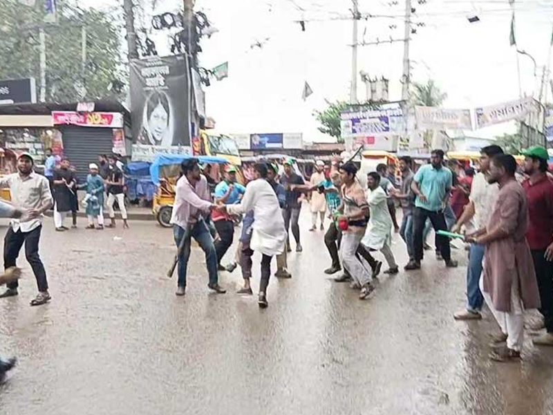 জুলাইয়ের অনুষ্ঠান ঘিরে নারায়ণগঞ্জে ছাত্রদল-শিবির সংঘর্ষ, আহত ৮