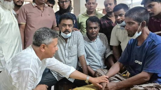 অসুস্থ জালাল আহমদ জনিকে দেখতে ওসমানী হাসপাতালে প্রফেসর এম ফরিদ উদ্দিন