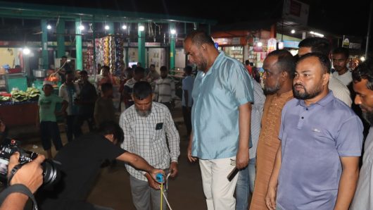 মীরেরচকে নদীভাঙন এলাকা পরিদর্শনকালে সিসিক প্রশাসক