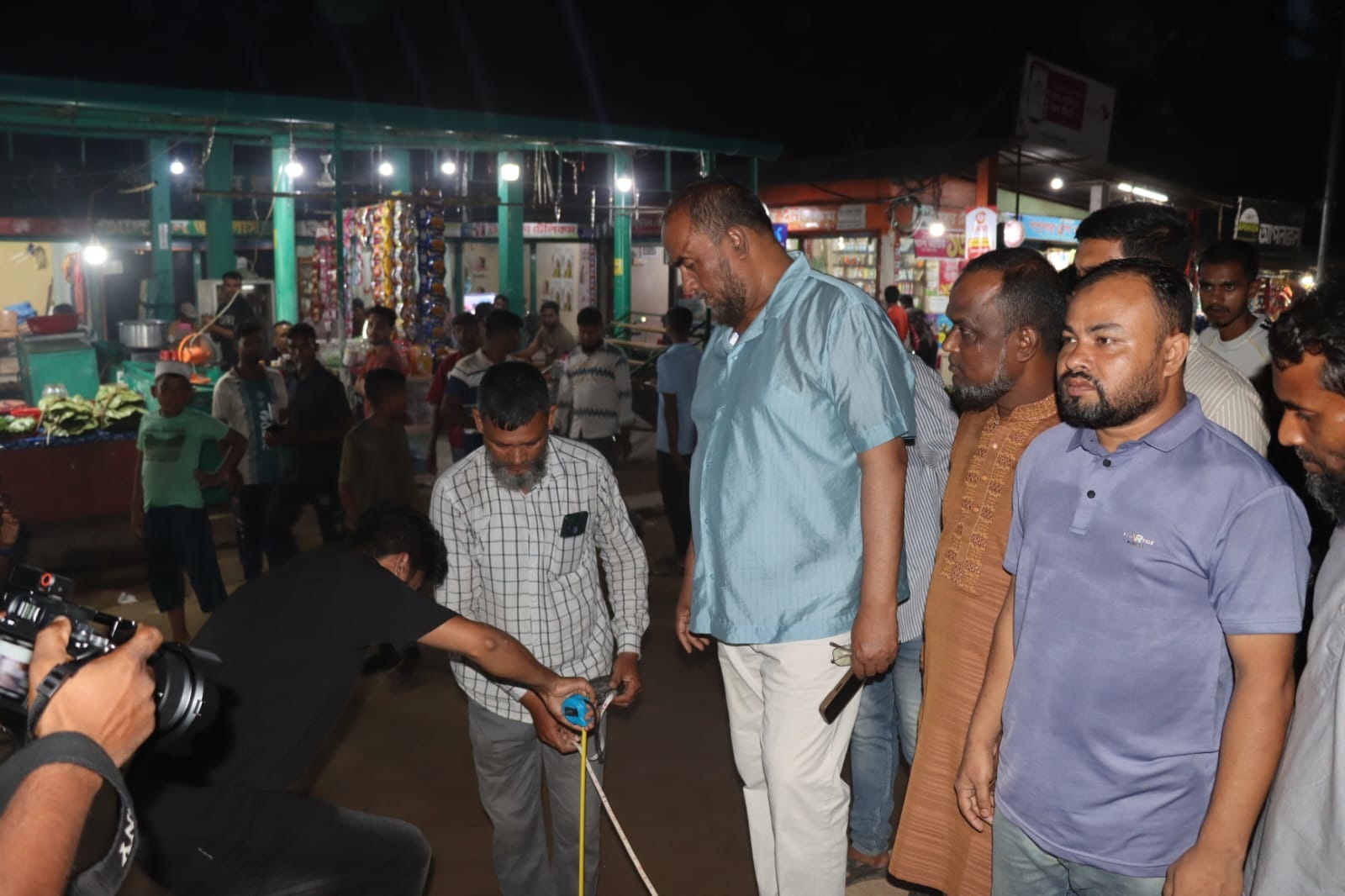 মীরেরচকে নদীভাঙন এলাকা পরিদর্শনকালে সিসিক প্রশাসক