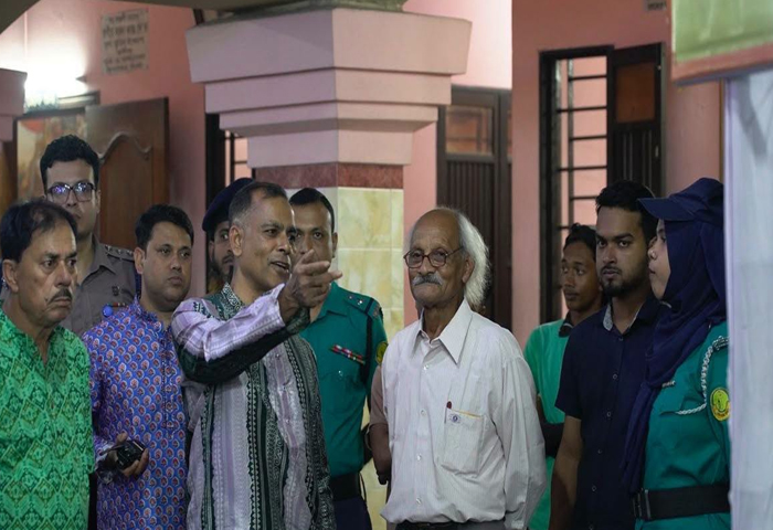 সিলেটে বিভিন্ন পূজামণ্ডপ পরিদর্শন করলেন এসএমপি কমিশনার